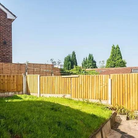 Spacious 4Bed Home, Sleeps 10, Pool Table, Parking, Perfect For Groups-3